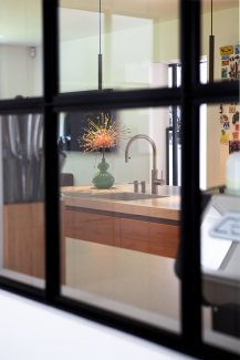 Keuken massief eiken en Lime delight silestone blad